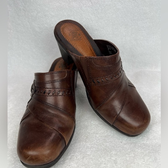 Earth Origins, brown leather clogs - Picture 2 of 9